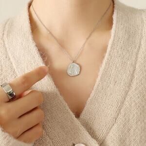 NEW 18K white gold plated freshwater pearl shell pendant necklace jewelry B21B